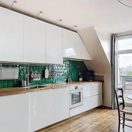 Apartment 17e, Square Des Epinettes, Ligne 14 *