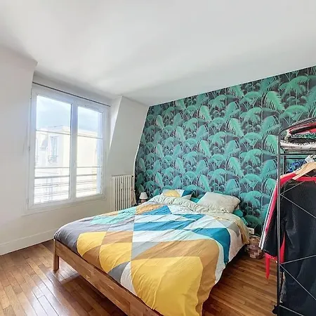 Apartment 17e, Square Des Epinettes, Ligne 14 *